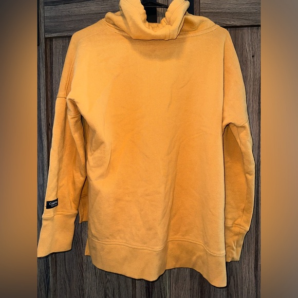 CALVIN KLEIN SCOOP NECK CREW. SIZE SMALL. MUSTARD COLOR. EXCELLENT CONDITION. - Picture 2 of 3